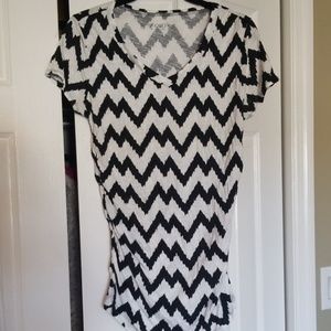 Black & white chevron t shirt
